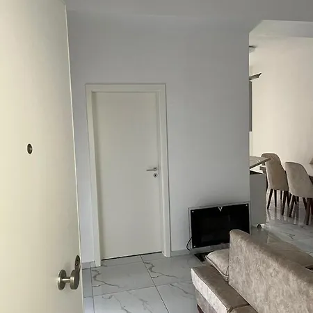 In Apartman Tirana